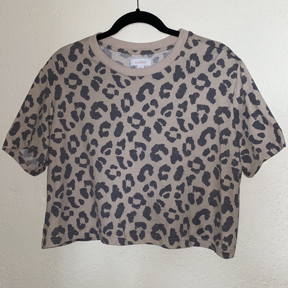 Colsie Leopard Crop Top - Picture 3 of 7